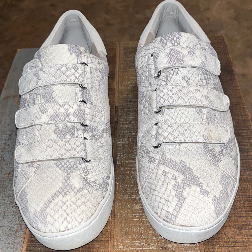 Michael Kors 7.5 White/Grey Snake Print Sneakers